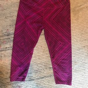 Fabletics hot pink patterned capris